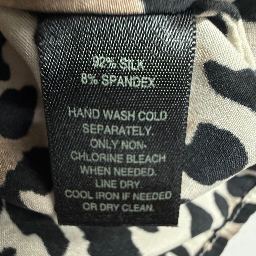 White House Black Market Silk Stretch Leopard Print Blouse Womens 8 Button Front - Picture 9 of 12